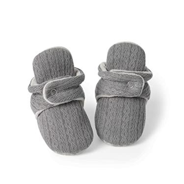 Imagem de Sawimlgy Botas de algodão para bebês recém-nascidos e meninos que ficam na meia Pantufas macias para o quarto Botas antiderrapantes com garras Berço infantil Sapato quente Primeiro andador Presente de chá de aniversário, 2207 Cinza, 3-6 Months Infant