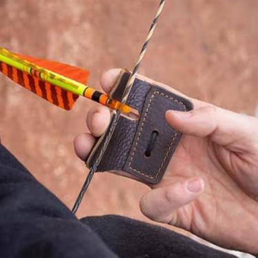 Imagem de Punho de dedo para competição de tiro com arco ao ar livre, marrom