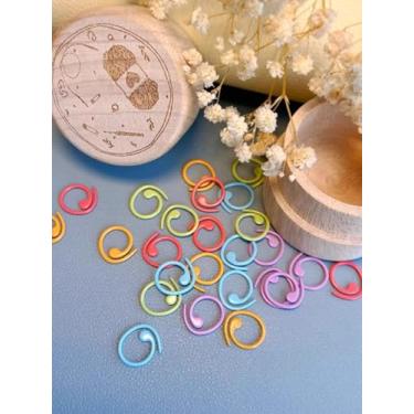 Imagem de 30 marcadores multicoloridos de metal e plástico em forma de espiral para crochê, tricô e projetos de artesanato DIY