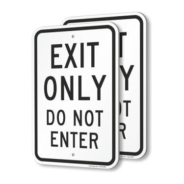 Imagem de SmartSign Placa Exit Only Do Not Enter - Pacote com 2, 30,5 cm x 45,7 cm, composto de alumínio de 80 mil de espessura (ACM), furos pré-perfurados, preto e branco, feito nos EUA