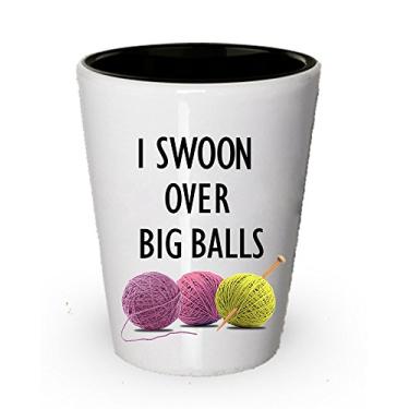 Imagem de I Swoon over Big Balls - Copo de shot para amantes de costura