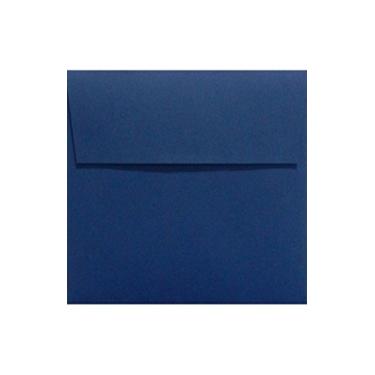 Imagem de Envelopes para convites quadrados de papel LUX para cartões de 12,7 x 12,7 cm em azul marinho, envelopes imprimíveis para convites, com selo de destacar e pressionar, pacote com 50, tamanho envelope 13,8 x 13,8 cm (azul)