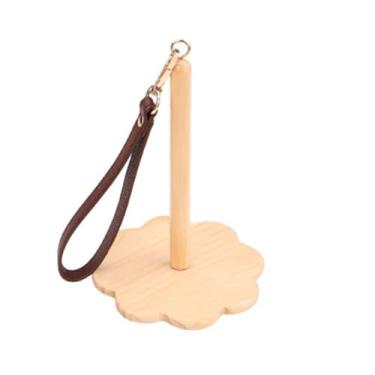 Imagem de Suporte de fio de pulso, suporte de ferramentas de tricô giratório de madeira, carretel de linha de crochê de costura DIY com alça de pulso, enrolador de bola de lã