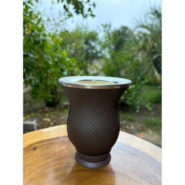 Imagem de Garrafa térmica colorida envolta em material sintético