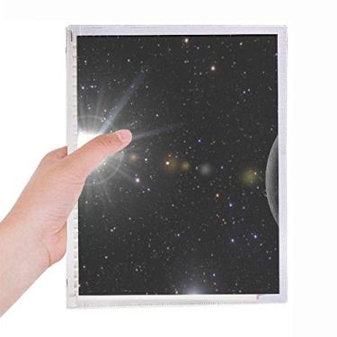 Imagem de Caderno branco escuro com folhas soltas e diário recarregável para diário