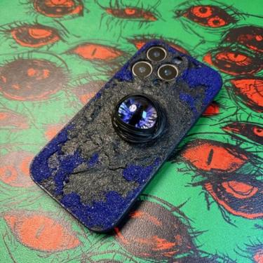 Imagem de Unitvbba Capa de telefone gótica 3D feita à mão com olho de monstro – Ajuste personalizado para todos os modelos de telefone – Exclusivo para fãs de terror, cosplay, amantes de estética escura (olhos