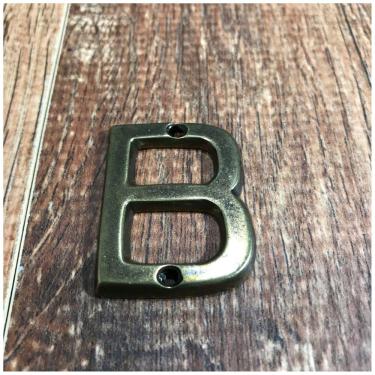 Imagem de Letra B Residencial Pequena Envelhecida Para Apartamento