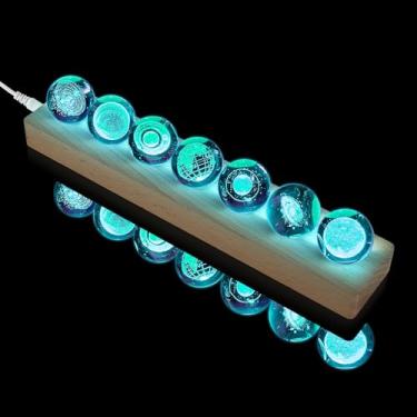 Imagem de JOJOCY 7 bolas de cristal planeta do sistema solar, base de madeira de LED, decoração 3D do espaço sideral com 7 cores, inclui terra, sol, Via Láctea e muito mais, presente ideal para amantes de
