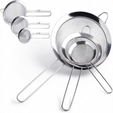 Imagem de Kit 3 Peneiras Coador de Chá e Utensílios de Cozinha em Aço Inox (8cm, 10cm e 12cm) | Malha Fina e Resistente | Alça Longa para Fritura, Coar Alimentos e Filtragem de Líquidos