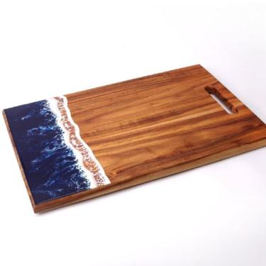 Imagem de Tábua de corte de ondas do oceano de madeira natural com alça, onda de resina epóxi, presente corporativo, presente de corretor de imóveis, tábua de queijo, tábua de charcutaria (retangular 33,8 cm x