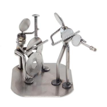 Imagem de NOVICA Escultura metálica de dança e música, 16 cm de altura, dueto de violino e violoncelo