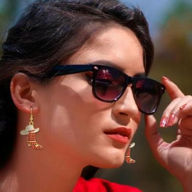 Imagem de Western West Cowgirl Texas Boots Spur Brincos pendentes Country Concert Outfit Accessories Rodeo Boho fantasia de vestido chique, cristal vermelho, botas douradas e chapéu branco