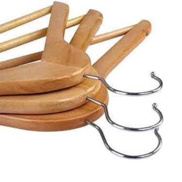 Imagem de Conjunto com 2 Kits de 3 Unidades Cabides de Madeira com Verniz, 45cm x 22,5cm, Gancho Giratório Metálico, Acabamento Envernizado