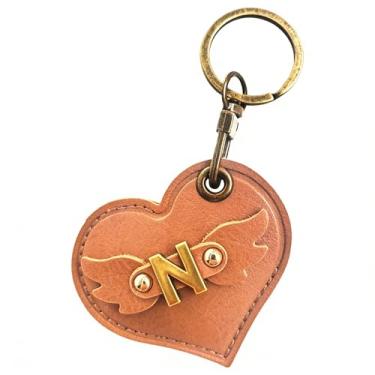 Imagem de Capa de chaveiro de couro com letra inicial do alfabeto compatível com AirTag, linda capa protetora de ar com chaveiro de bronze, capa rastreadora GPS antiarranhões para animais de estimação, carteira