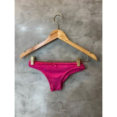 Imagem de Kit Calcinha Tanga em Algodão na cor rosa e preta, confortável para seu dia a dia em Poliamida