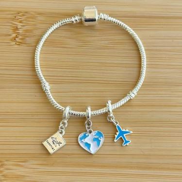 Imagem de Pulseira com 3 berloques de viagem, avião, passaporte e coração mapa mundi - banhado a prata
