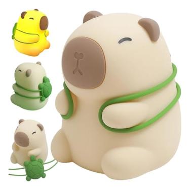 Imagem de Abajur Luminária Capivara LED de Mesa e Cabeceira Recarregável USB em Silicone Muda de Cor - Ideal para Decoração Infantil ou Adulto (Sentado Com Mochila)