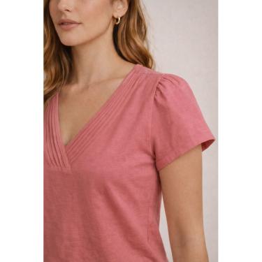 Imagem de Blusa Feminina com Decote V e Detalhe em Nervura