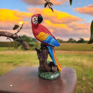 Imagem de Arara Pequena De Resina No Tronco Enfeite Decoração - Decore Casa