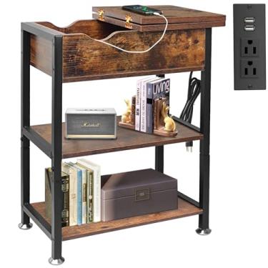 Imagem de Mesa de canto superior dobrável com estação de carregamento oculta – 30 cm P x 53 cm L x 66 cm A mesa lateral de madeira e metal com armazenamento e prateleiras, mesa de cabeceira estreita para