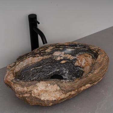 Imagem de MIDUSO Pia de embarcação de pedra irregular 100% feita à mão; pia de pedra real; pia de embarcação exclusiva; acima do balcão; pia de rocha de rio; banheiros de pias de embarcações rústicas; Irre