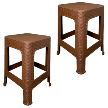 Imagem de 2 Banquinho De Plástico Banqueta Marrom Rattan Resistente Empilhável Multiuso Premium Decoração, para Área Externa, Varanda - Banquinho Plástico Decorativo