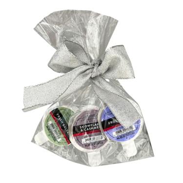 Imagem de Bath & Body Works SNOWFLAKES & CASHMERE, FROZEN LAKE & FRESH BALSAM Refil de fragrância de carro pacote com 3 – 5,9 ml cada – aromas de inverno e férias – Conjunto de presente com laço de fita prata