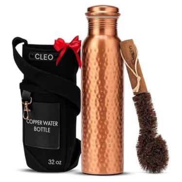 Imagem de AVA DESIGNZ Garrafa de água de cobre para beber 950 ml acabamento martelado Ayurveda com alça, tampa preta e escova de limpeza adicionada, garrafa de água de cobre à prova de vazamento