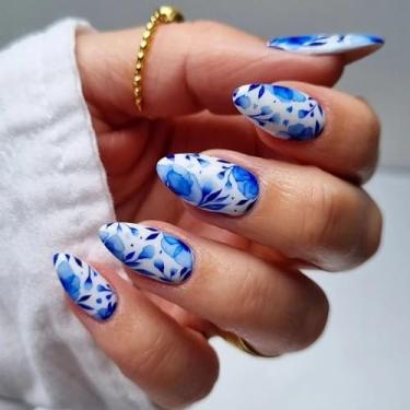 Imagem de Rilafuvu Unhas Postiças Amêndoas, Unhas Postiças Curtas, Unhas Acrílicas De Porcelana Azul E Branca, Unhas Com Cola De Cobertura Total, Unhas Brilhantes Adesivas, Unhas Acrílicas Florais, Fofas/Ador