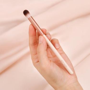 Imagem de Pincel de mistura de sombras fofas para contorno do nariz e vincos dos olhos – Pincel de maquiagem arredondado macio para sombreamento e manchas – Cerdas sintéticas