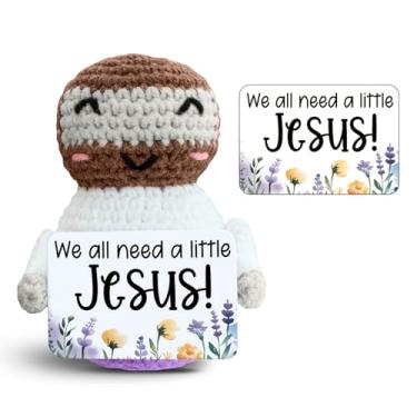 Imagem de SunSky Gallery Pelúcia de crochê "We All Need a Little Jesus" – Presente cristão inspirador para mulheres, crianças, quarto de bebê, decoração de casa de fé, berçário ou decoração de casa religiosa