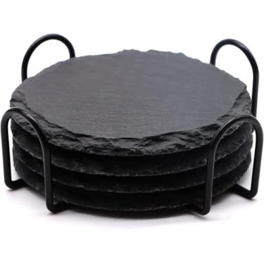 Imagem de Conjunto de 4 porta-copos redondos de ardósia, porta-copos de pedra de ardósia preta com gravação a laser com fundo antiarranhões e suporte de porta-copos para escritório, bar, cozinha, casa, mesa de