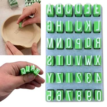 Imagem de QZAVIRE Carimbos de argila, alfabeto, números e símbolos, acessórios artesanais para decoração de cerâmica, 36 peças de carimbos de letras para argila com caixa de armazenamento (verde maiúsculo)