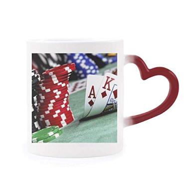 Imagem de Caneca sensível ao calor com fichas de foto para jogos de pôquer dispersado Caneca de grés que muda de cor vermelha