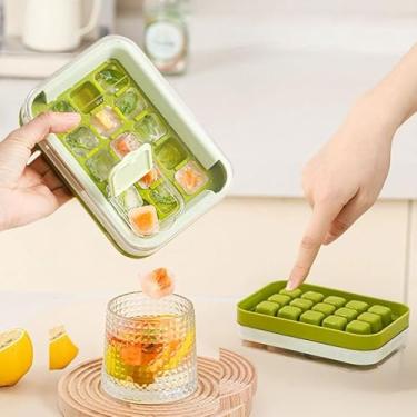 Imagem de Bandeja para cubos de gelo, molde de 15 cubos com tampa para freezer, caixa de gelo que não derrama para água, coquetel, chá, café, uísque, cerveja, enchimento rápido e fácil de soltar sem tocar