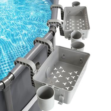 Imagem de SUGOOE Pacote com 2 cestas de armazenamento à beira da piscina, cesta de armazenamento suspensa para piscina com 2 suportes de rede de escumadeira, 4 suportes de copo de piscina para copos e toalhas