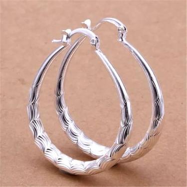 Imagem de Brincos de argola em forma de gota d'água com personalidade para mulheres, cor prata, moda, estampa cavada, joia feminina moderna, 1.65, Latão, Sem pedra preciosa