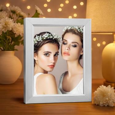 Imagem de Porta-retratos de 12,76 x 17,78 cm de cor sólida clássica para parede e mesa, suporte decorativo moderno para fotos de noivado em casa (prateado)