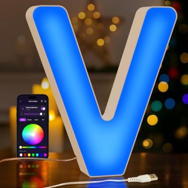 Imagem de MeRGBWLife Luz LED para letreiro V – Luz de letras românticas com controle de aplicativo USB para dia dos namorados ou decoração de toucador, iluminação de humor que muda de cor