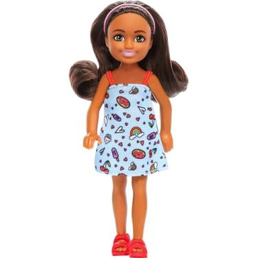 Imagem de Boneca Barbie Chelsea 14 cm Morena, Vestido Azul e Sandália Vermelha HXM97 Mattel