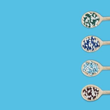 Imagem de Quadro Decorativo de Medicina com Estampa de Colheres de Madeira e Símbolos de Saúde 50x50cm