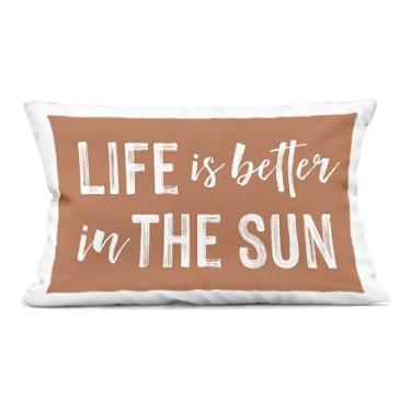 Imagem de Stupell Industries Almofada estampada decorativa Life Better in Sun Brown, design por letras e forrado