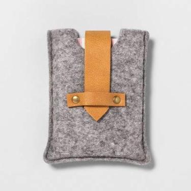 Imagem de Baralho em estojo de feltro – Lareira e mão com magnólia