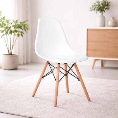 Imagem de Cadeira Eames Branca com Pés Palito em Madeira  Sala de Jantar ou Escr