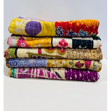 Imagem de Mycrafts Colchas indianas vintage feitas à mão, lote inteiro Kantha, mantas, ralli, cobertor de algodão boêmio reversível para decoração de casa Gudari, colcha para venda – cores sortidas (pacote com