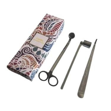 Imagem de TESOURA ABAFADOR PINÇA PARA PAVIO DE VELA KIT TOOL PRESENTE (PRATA)