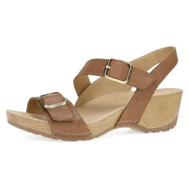Imagem de Dansko Sandália feminina Trinity Wedge – Palmilha contornada para conforto e suporte o dia todo – Alça de velcro com detalhe de fivela – Sola de borracha leve, Bronzeado, 7.5-8