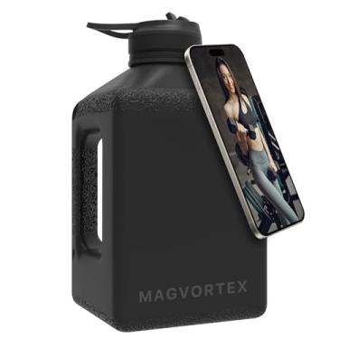Imagem de Garrafa de água Magvortex 2,7 litros, plástico livre de BPA, suporte magnético para telefone, boca larga, tampa flip-top à prova de vazamento, garrafa grande de ingestão diária para hidratação