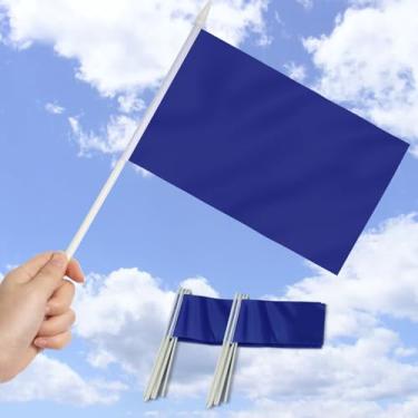 Imagem de Mini bandeira azul pacote com 12 - bandeiras pequenas em branco azul sólido em miniatura portátil - resistente ao desbotamento e cores vivas - 12 x 20 cm com mastro sólido e topo de lança