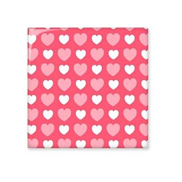 Imagem de Pedra adorna de tijolo vitrificado com manchas de coração rosa e branco